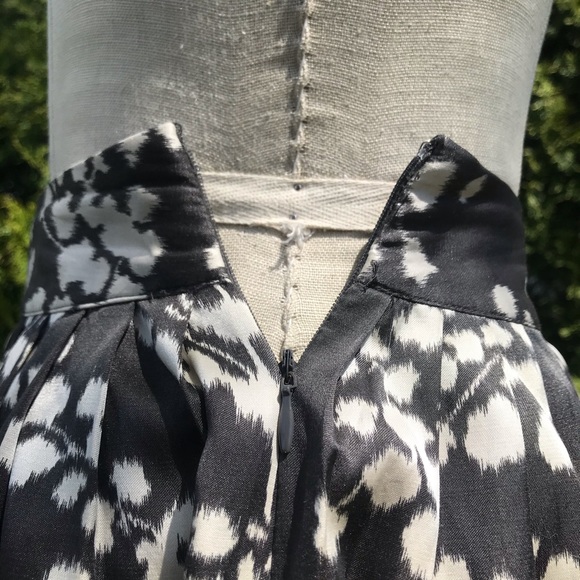 Anthropoloie Moulinette Soeurs Grey Floral Skirt - Picture 4 of 6